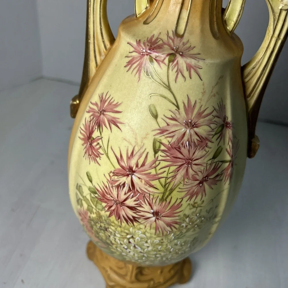 ANTIQUE ROYAL WETTINA FOOTED VASE-AUSTRIA-ROBERT‎ HANKE LATE 19th CENTURY 1508